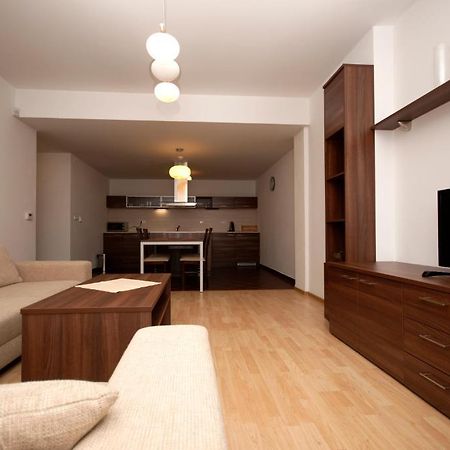 Unipharma Apartments Доновали Екстериор снимка