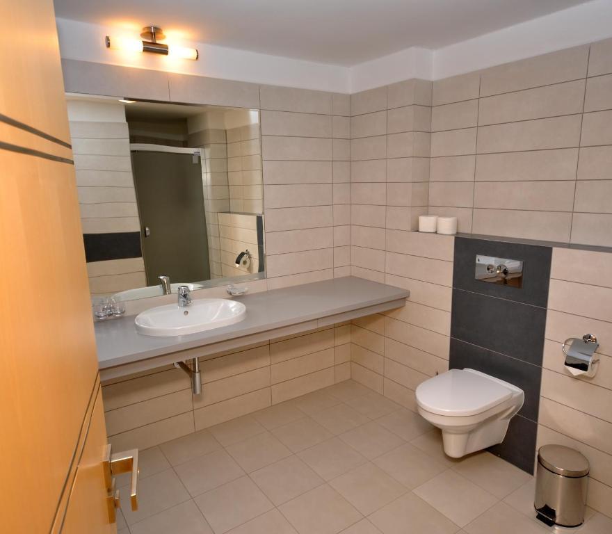 Unipharma Apartments Доновали Екстериор снимка