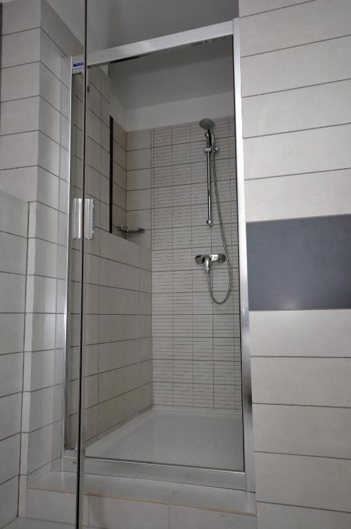 Unipharma Apartments Доновали Екстериор снимка