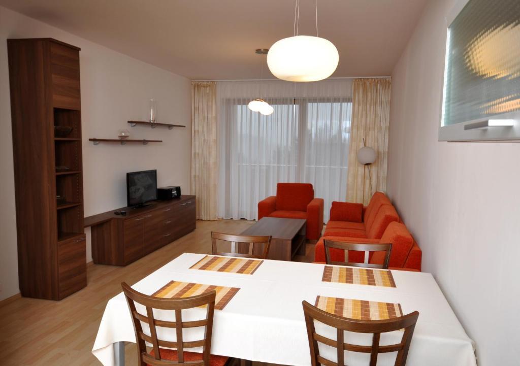 Unipharma Apartments Доновали Екстериор снимка