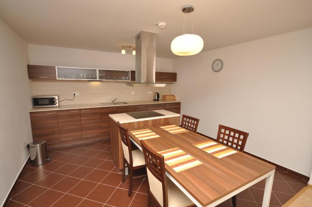Unipharma Apartments Доновали Екстериор снимка