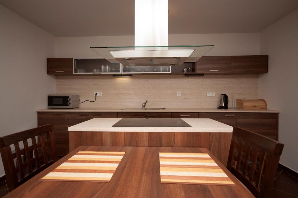Unipharma Apartments Доновали Екстериор снимка