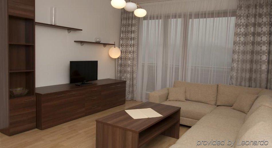 Unipharma Apartments Доновали Екстериор снимка